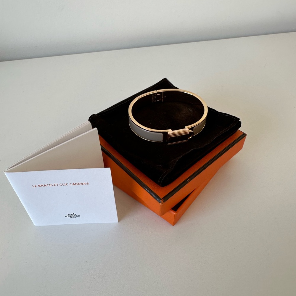 Hermes Clic Cadenas Bracelet in Martin Glacé - used in great condition!!